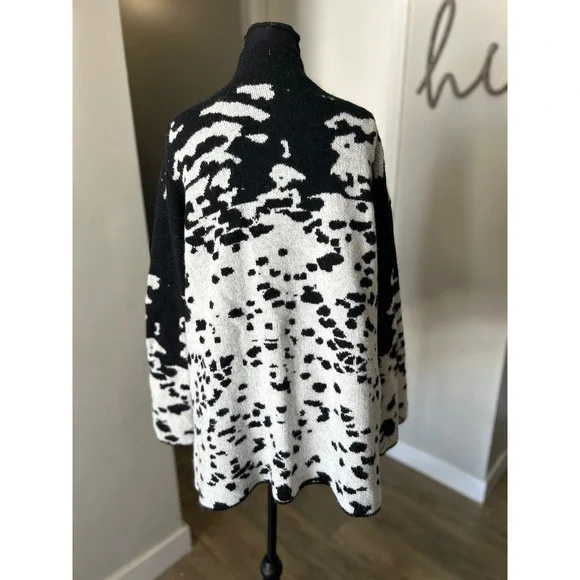 POL Womens Black White Abstract Open Front Waterfall Cardigan Sweater Size Small - Picture 2 of 4